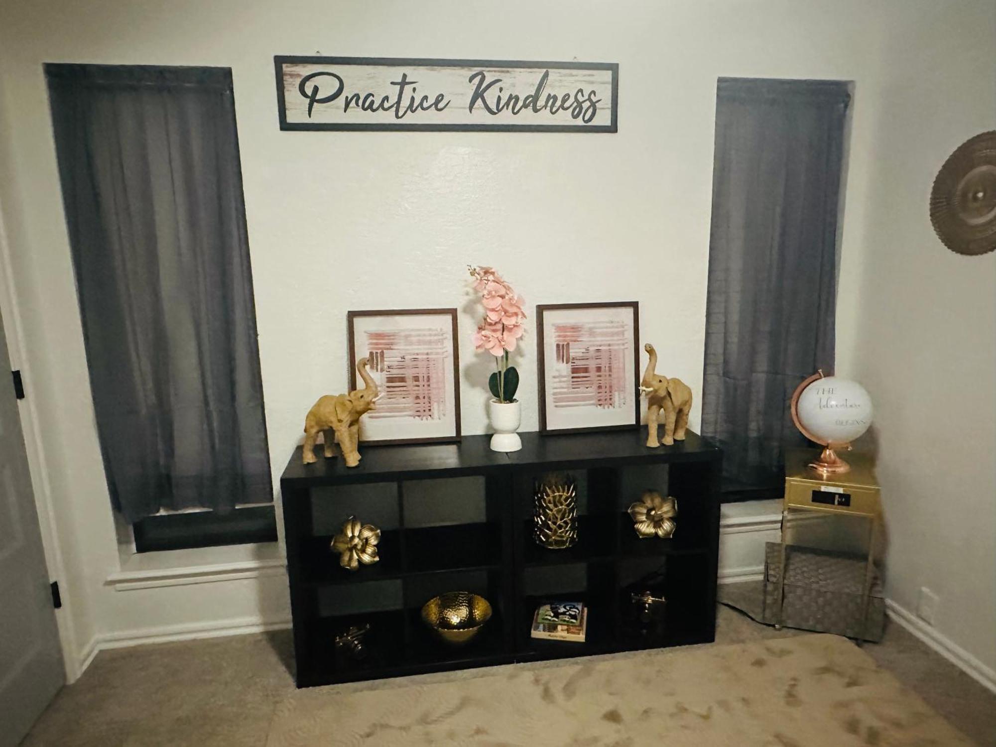 The House Of Serenity: Close To Sill & Casino